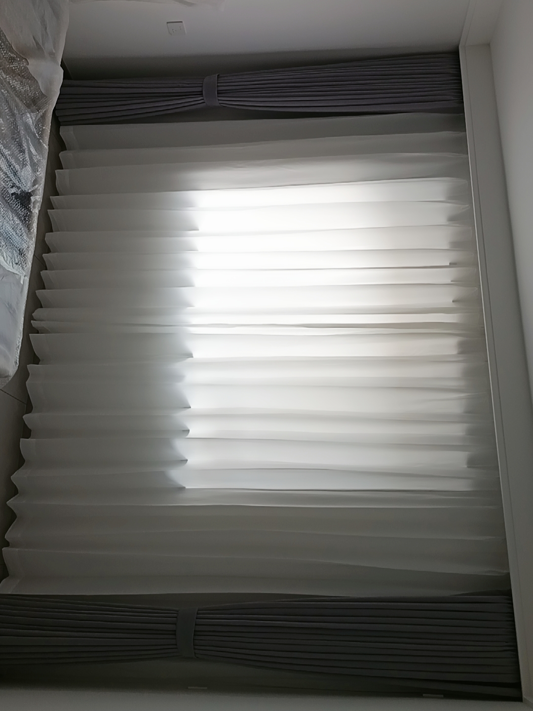 海南富娜现代简约双层窗帘安装实景