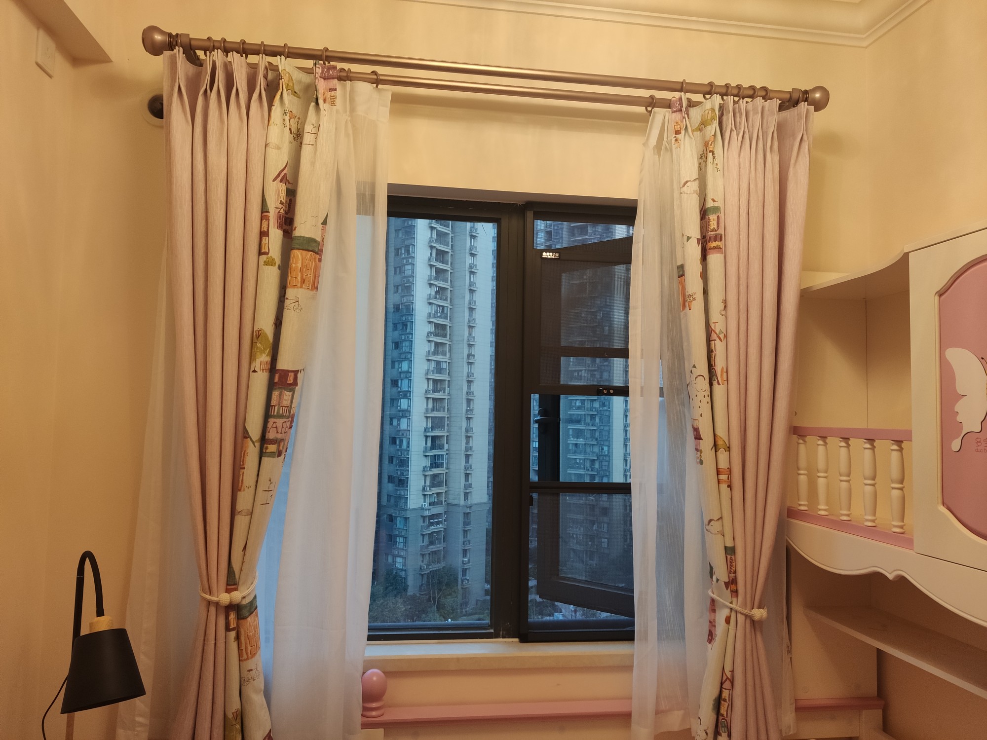 海口一套公寓楼窗帘安装(图5)