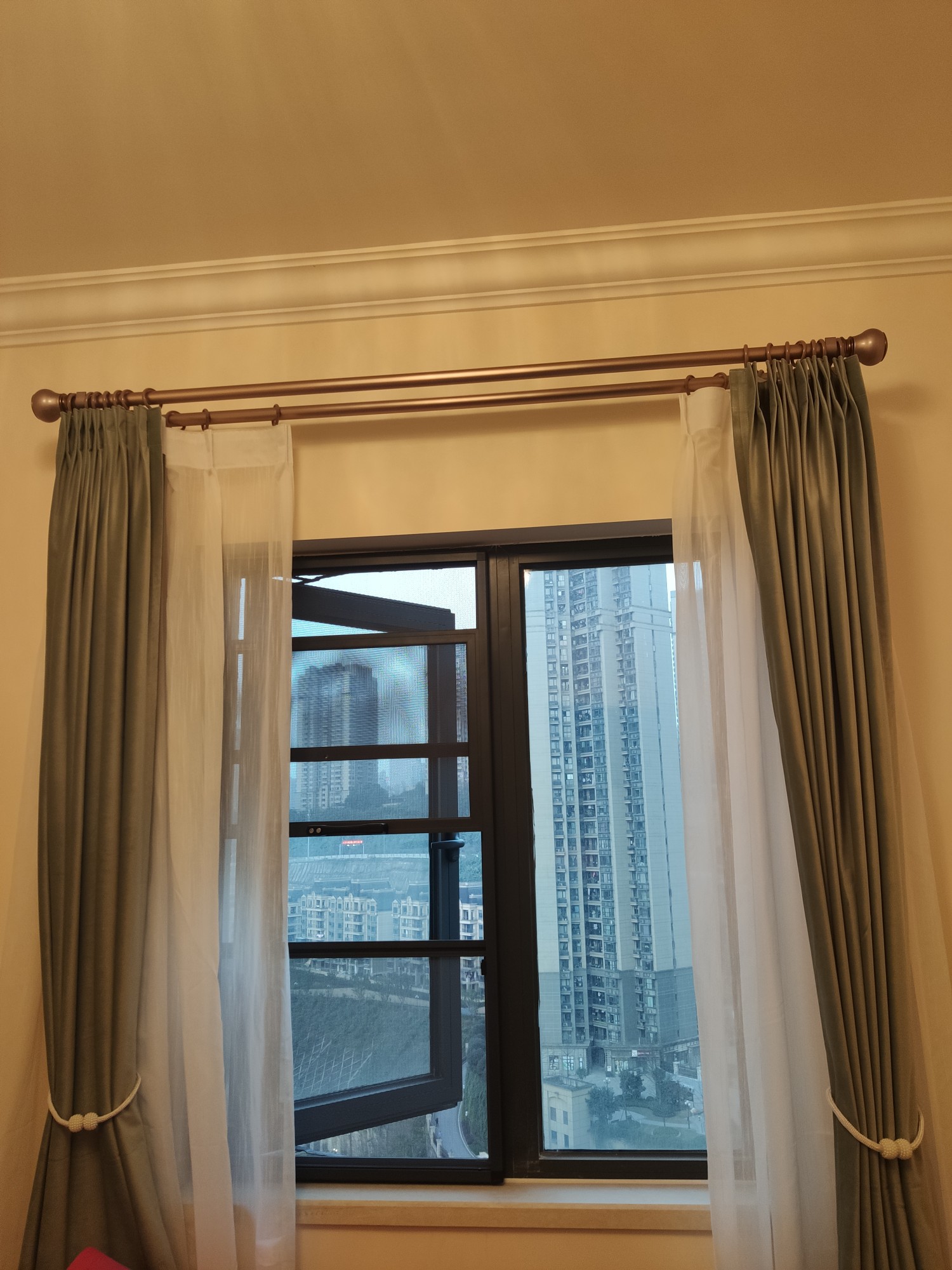 海口一套公寓楼窗帘安装(图3)